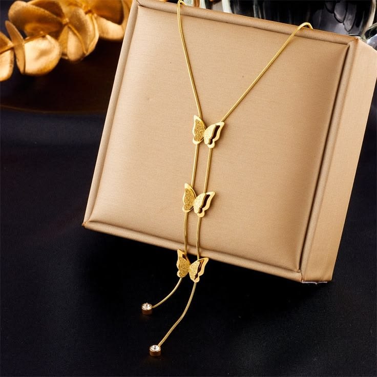 Betterfly triple necklace