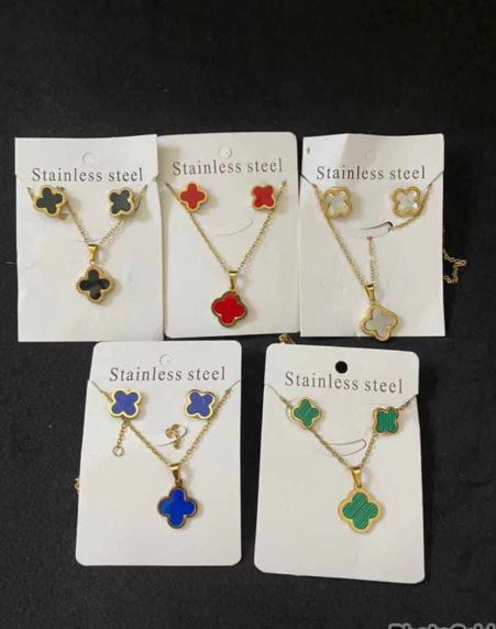 Clover necklace set